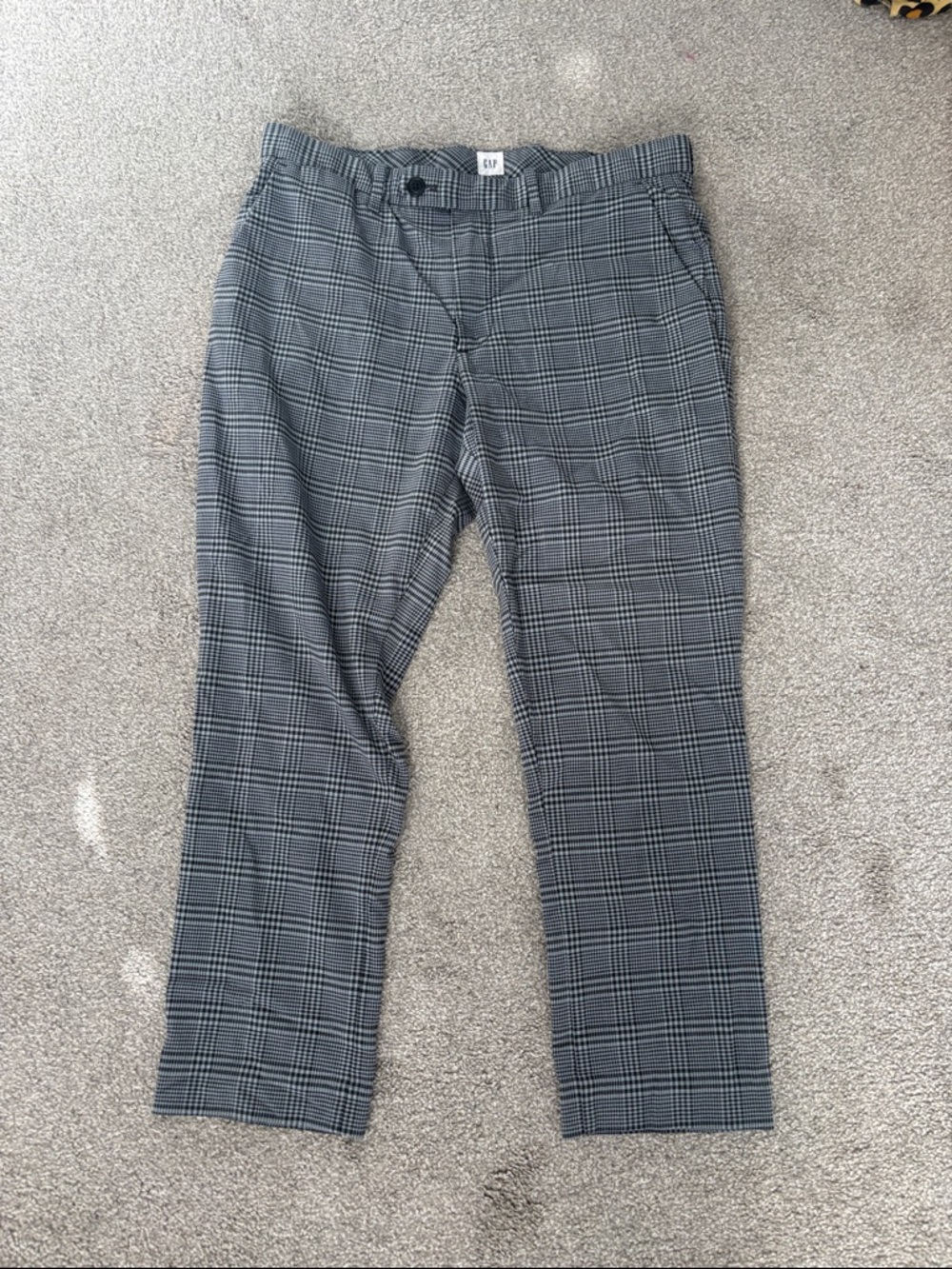GAP Women's Gray & Black Plaid Chinos
